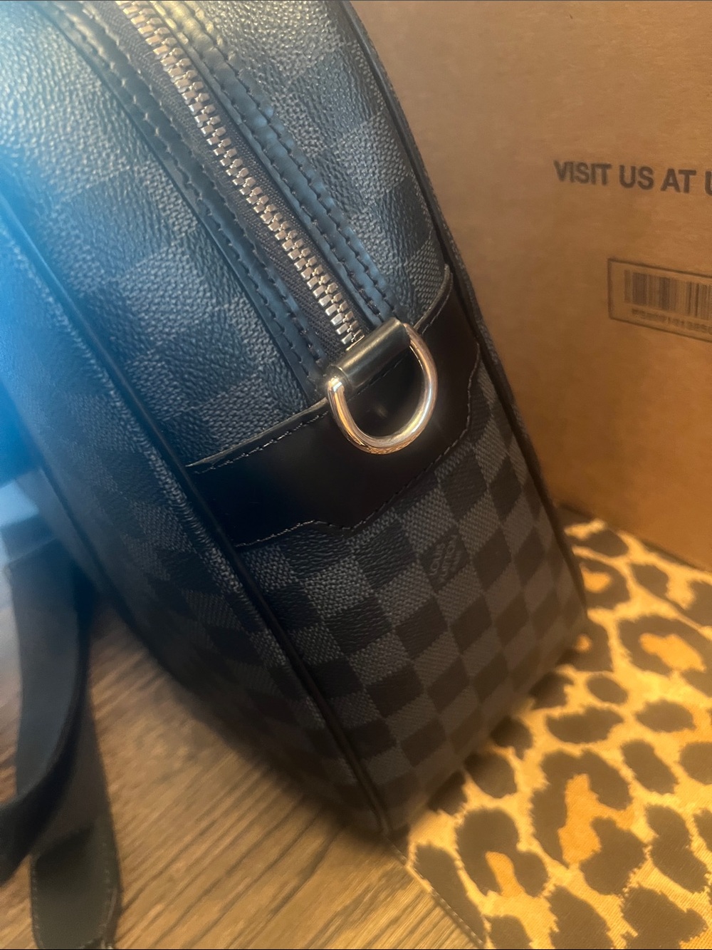 Louis Vuitton Damier Graphite Laptop Bag - Picture 5 of 10